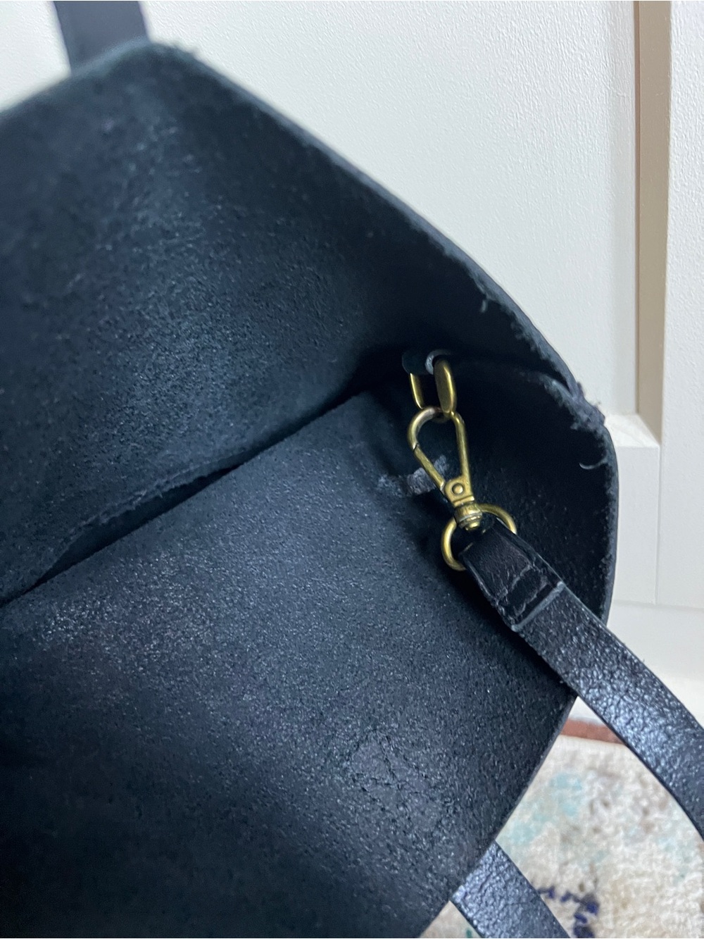 Madewell The Transport Foldover Crossbody Tote Bag in Black Leather - Picture 7 of 10